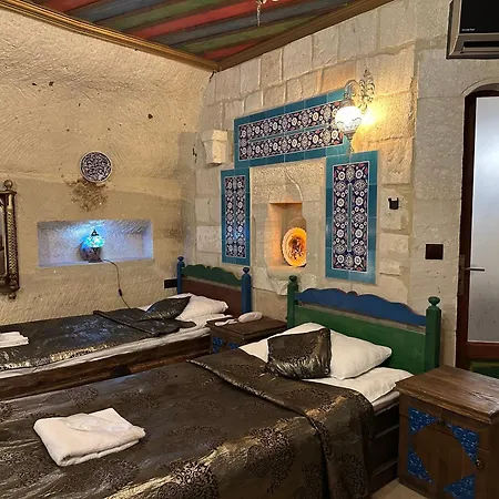 מלון Palace Cave 2*