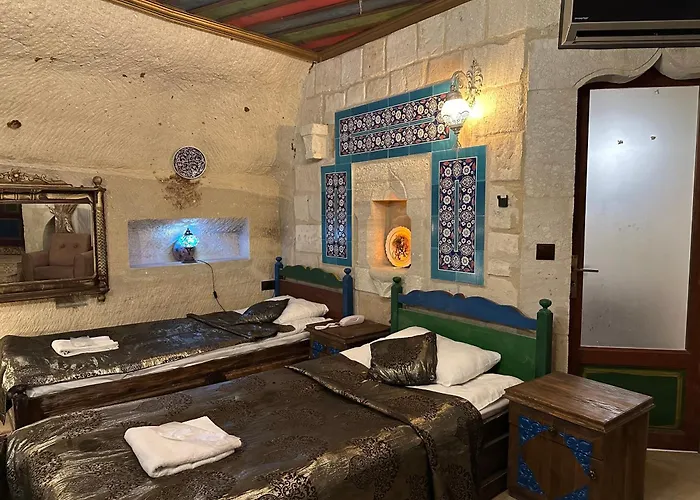 מלון Palace Cave 2*