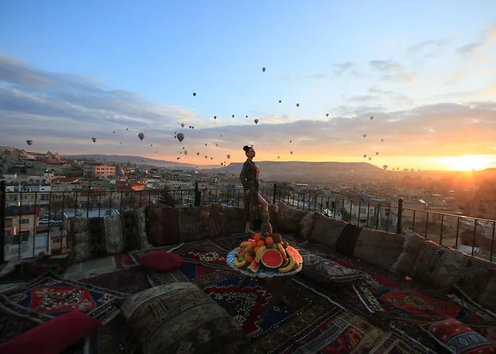 Palace Cave מלון 2*